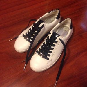 Flash Sale - Michael Kors Shoes - Size 6
