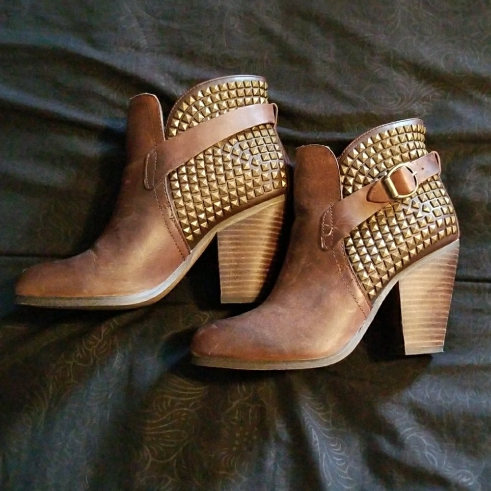 Steve Madden Distressed Brown Booties