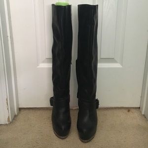 Shoe dazzle boots size 5.5