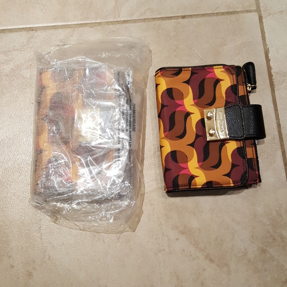 Vera Bradley Pushlock Wallet