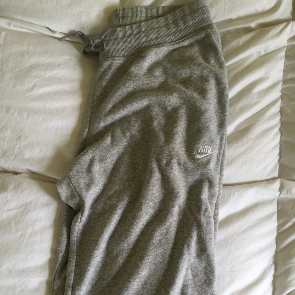 Cropped Nike sweatpants