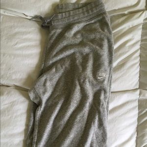 Cropped Nike sweatpants