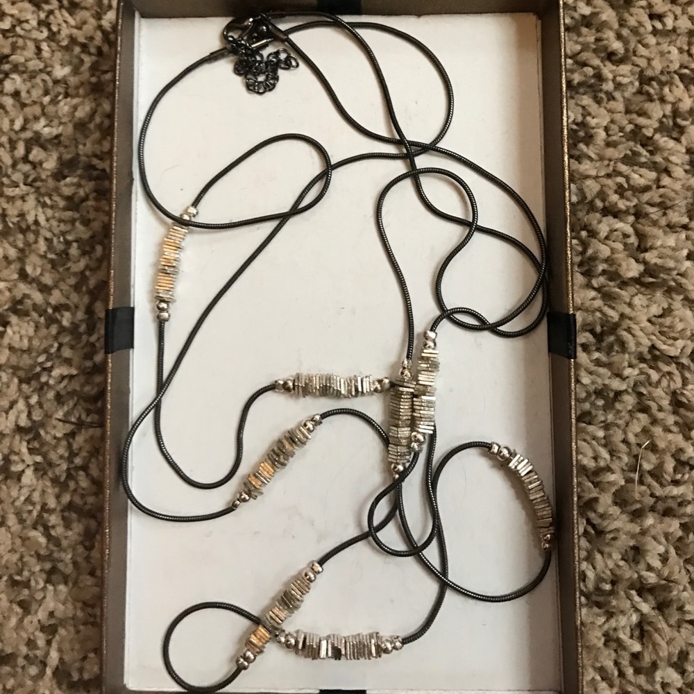 Long silver statement necklace. - Picture 3 of 3
