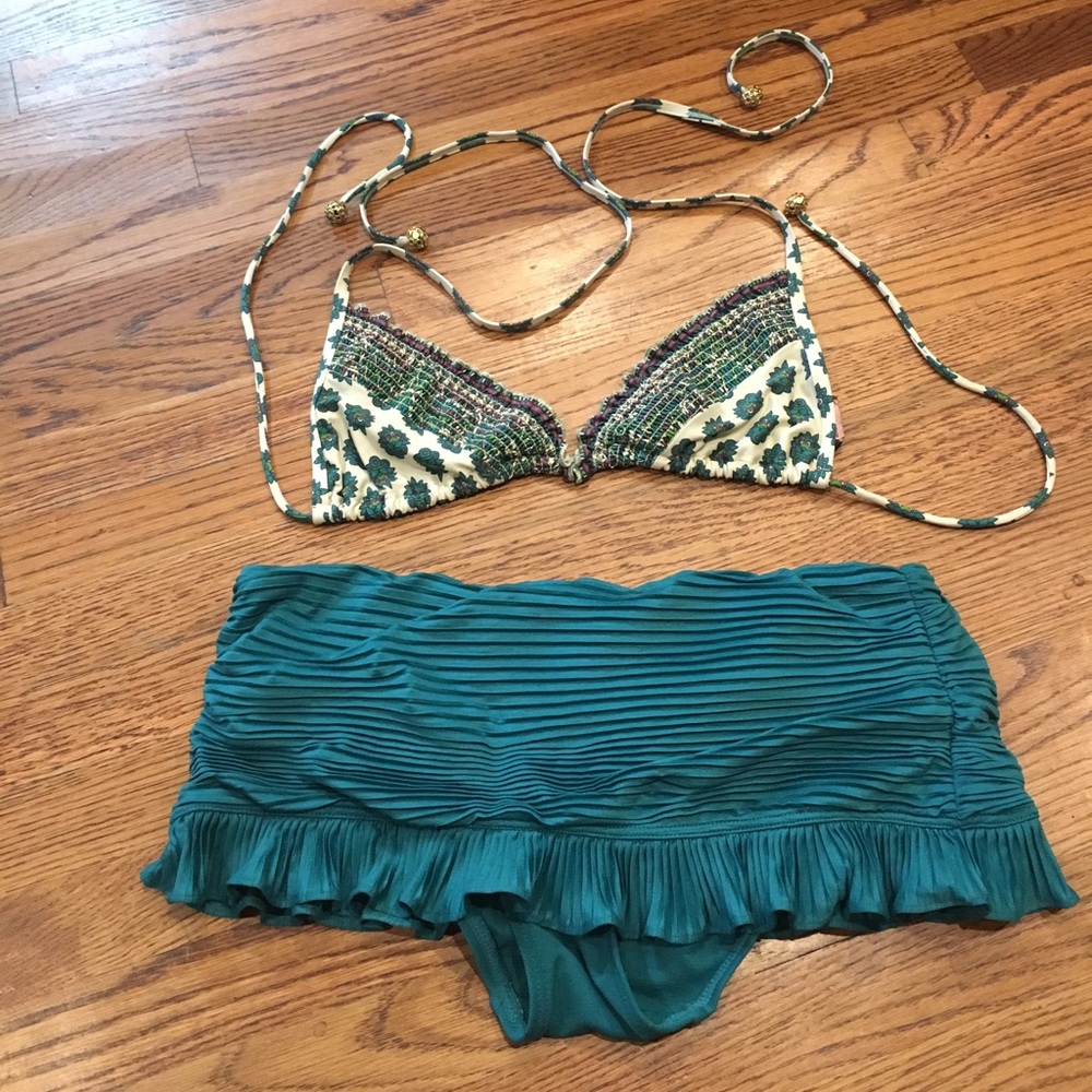 Juicy Couture Swimsuit. Top-SM Bottoms-LRG