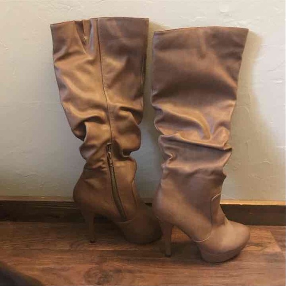 Knee high light brown closed toe heels - Picture 1 of 3