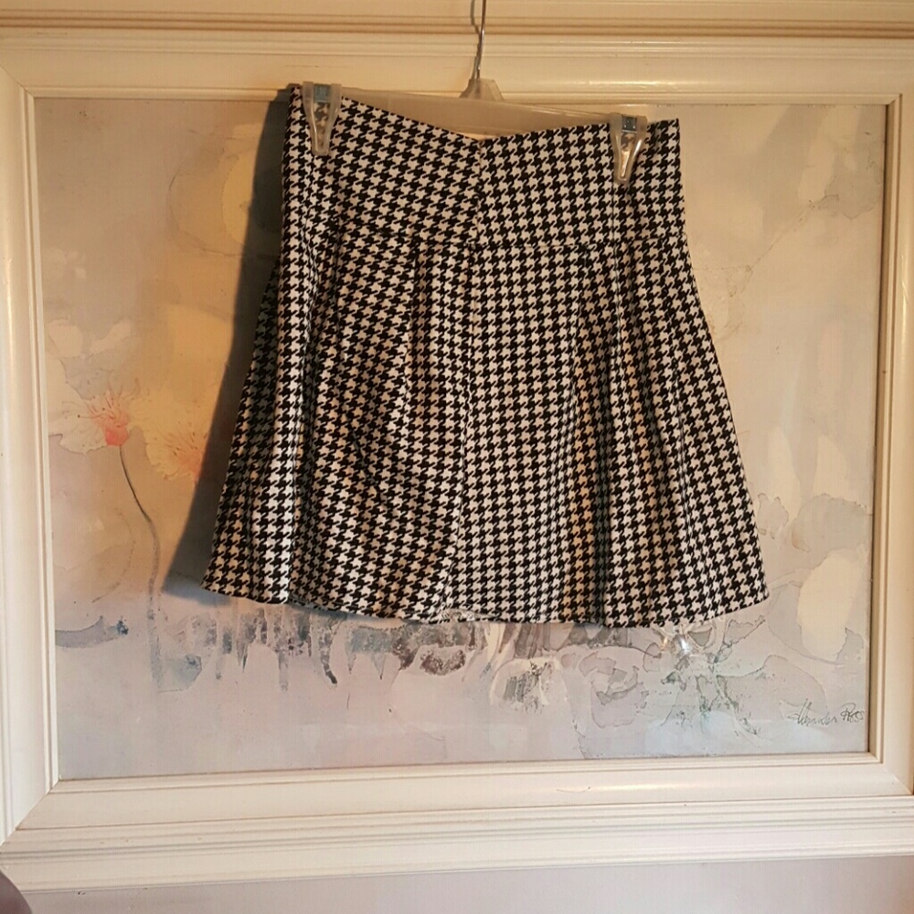 Black and White patterned skirt
