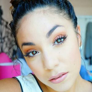 Meet your Posher, Yiana