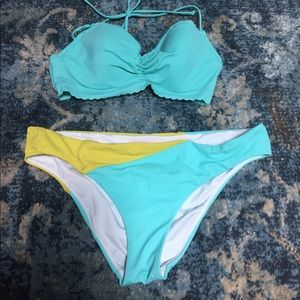 Adorable VS Bikini. SZ 32C Top. SZ M bottom.
