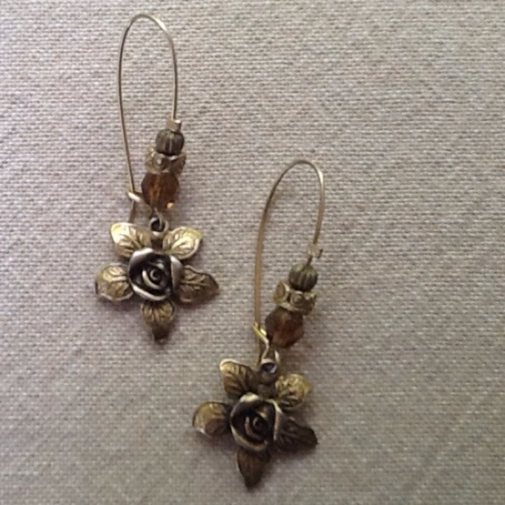 GOLD FLORAL WIRE EARRINGS