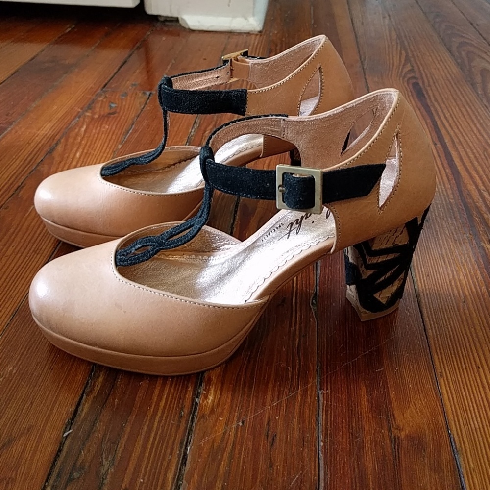 Miss albright tstrap heel, 6M