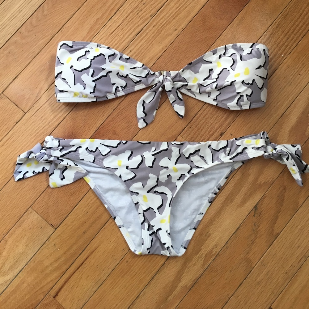 *SOLD* Roxy DVF bikini set - Picture 3 of 7
