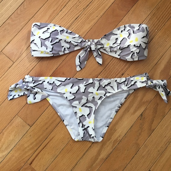 *SOLD* Roxy DVF bikini set - Picture 3 of 7