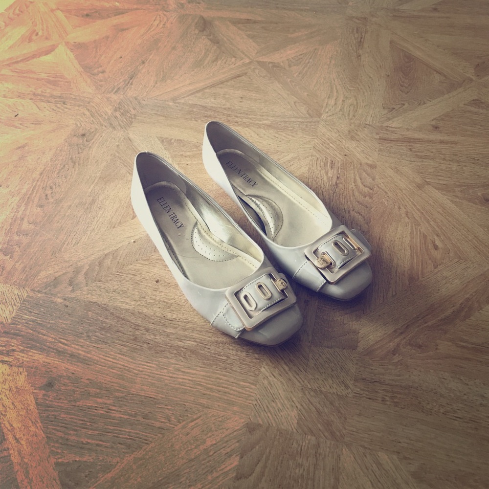 Ellen Tracy flats- never been worn
