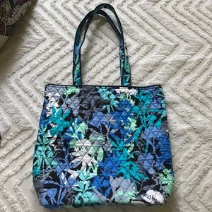 Vera Bradley- Camofloral bag