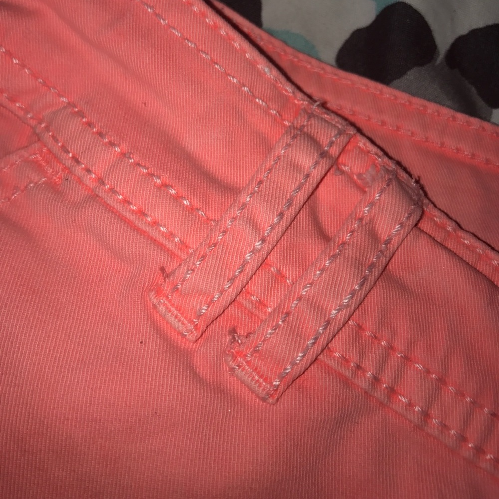 Shorts - Picture 3 of 4