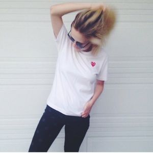 COMME DES GARÇONS - white tee with red heart