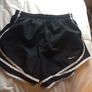 Black Nike shorts S