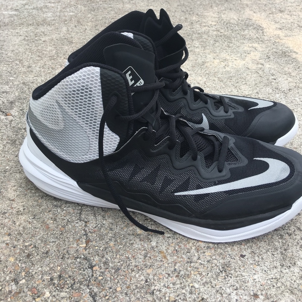 Nike basketball shoes. NWOT