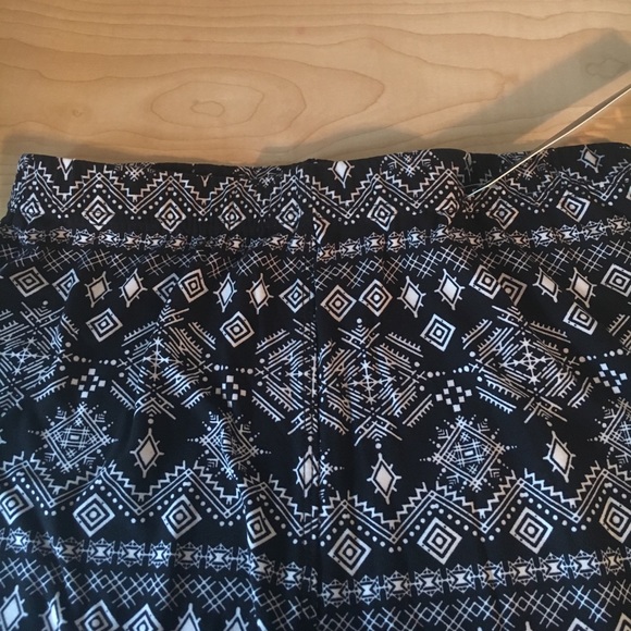NWT fashionable Aztec tribal print leggings - Picture 2 of 3