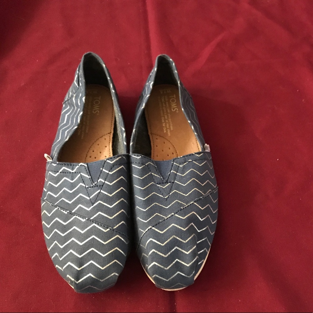 Used Blue and Silver Striped Tom's Size 7.5