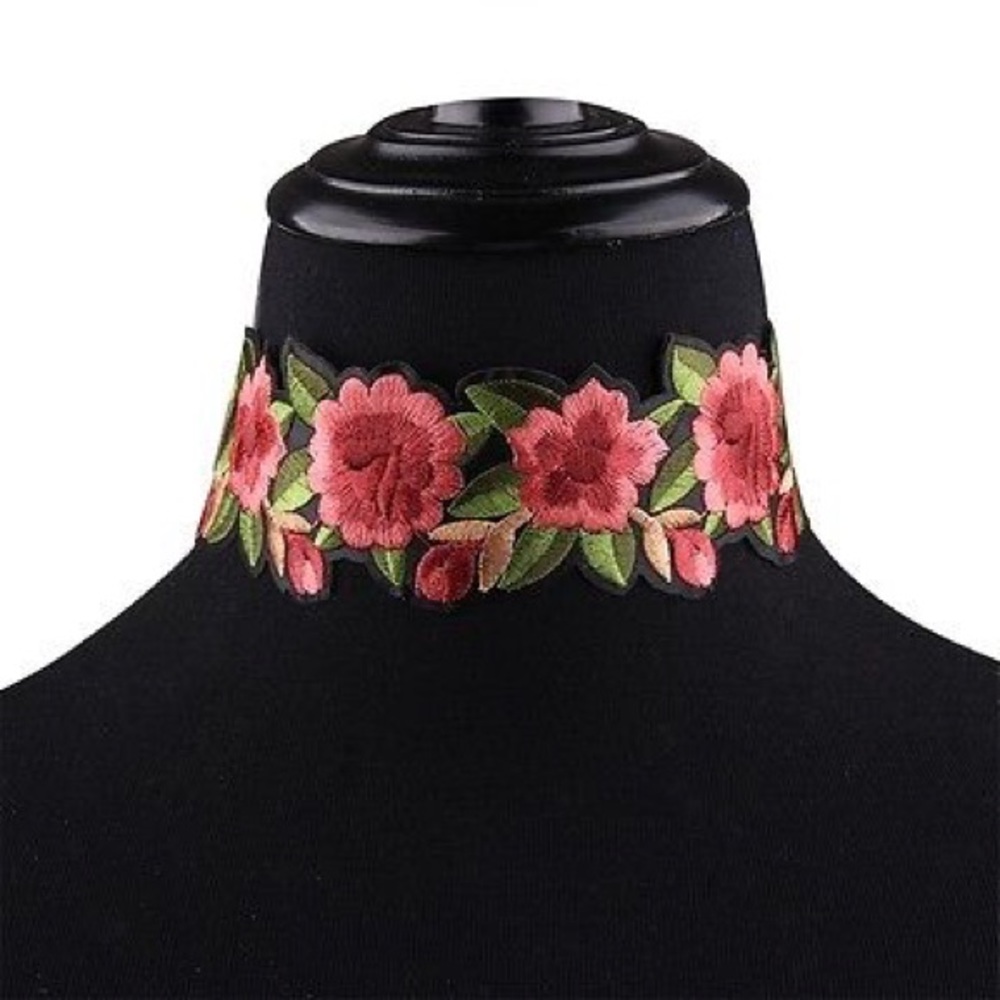 Rose embroidered necklace choker