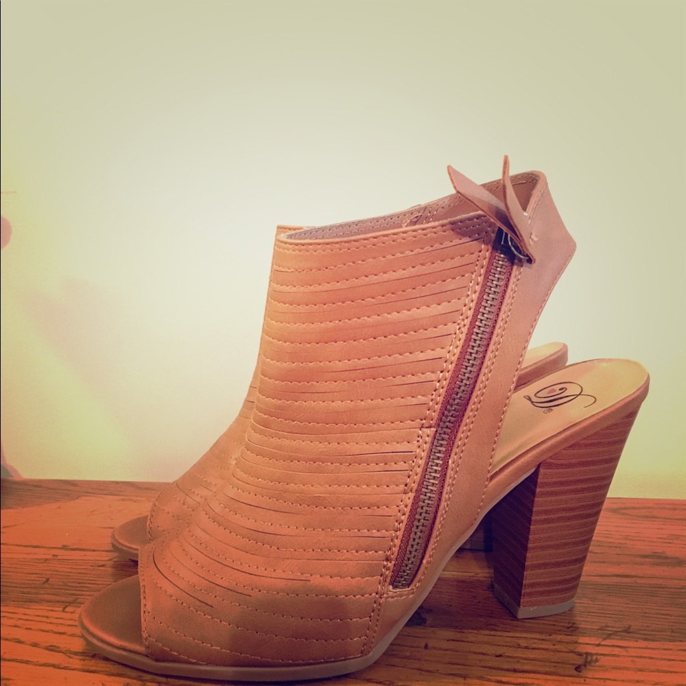 Tan Peep toe Sandals