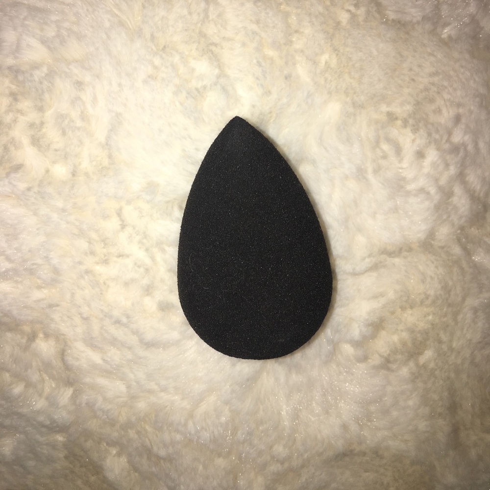 Beauty blender. (Never used)