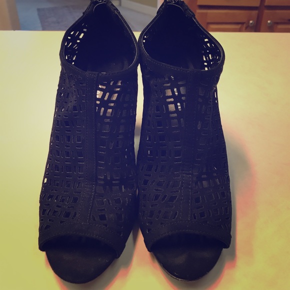 Steve Madden booties - Picture 1 of 4