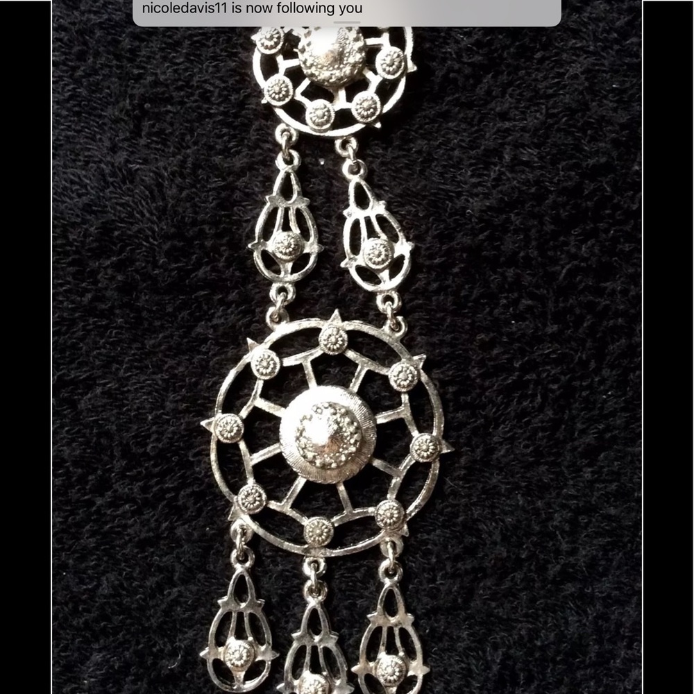 GOTHIC MIDDLE AGES LOOK SWING MOVEMENT BROOCH PIN