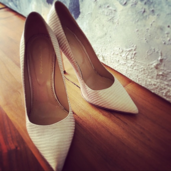 Sergio Rossi Python Snakeskin Nude Pointed Pumps - Picture 2 of 6