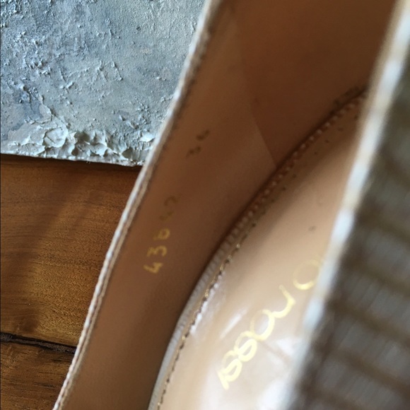 Sergio Rossi Python Snakeskin Nude Pointed Pumps - Picture 4 of 6