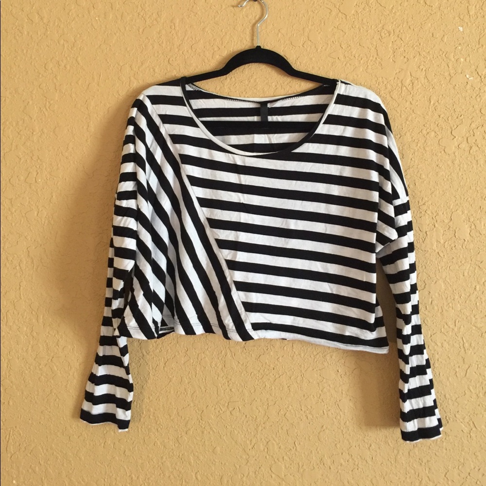 🎁 H&M crop top long sleeve black white stripe