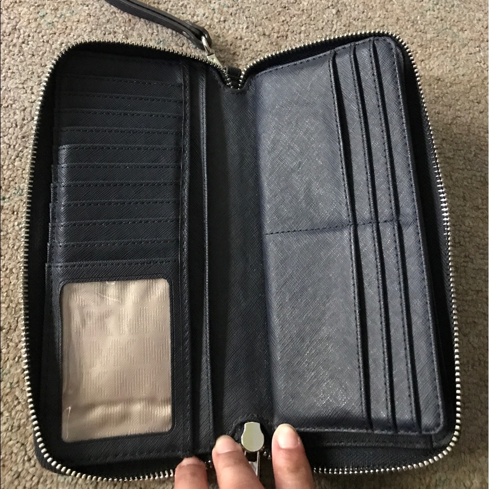 Michael Kors wallet - Picture 3 of 3