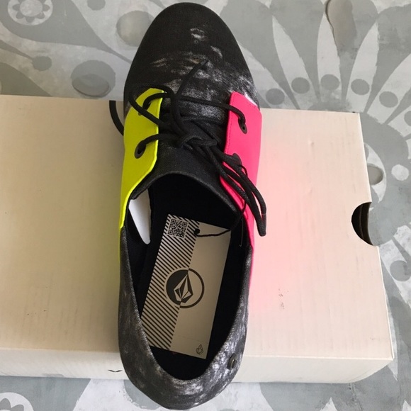 🏷 {Volcom} Soul Mates Velveteen Lace-Up Flats - Picture 5 of 6