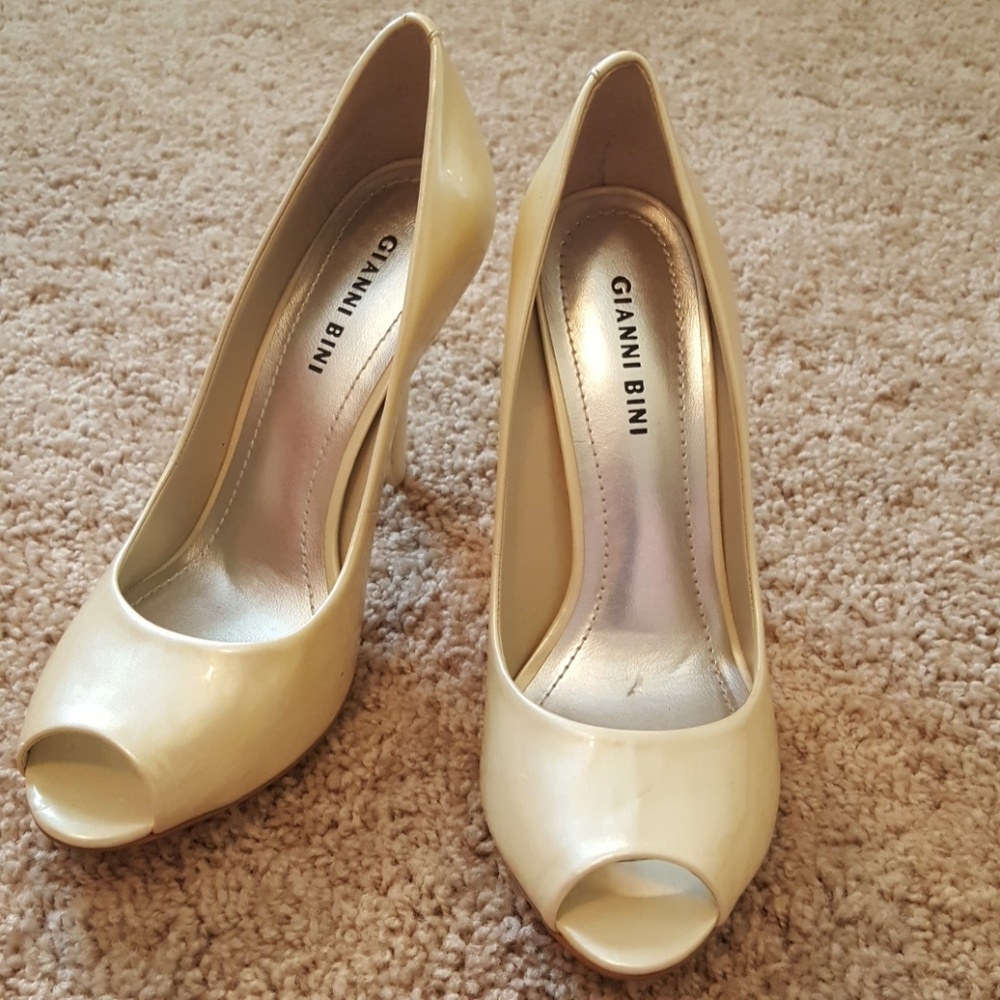 Gianni Bini peep toe heels