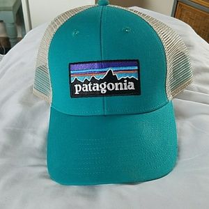 Patagonia Roy Fitz Trucker Hat white/turquiose new