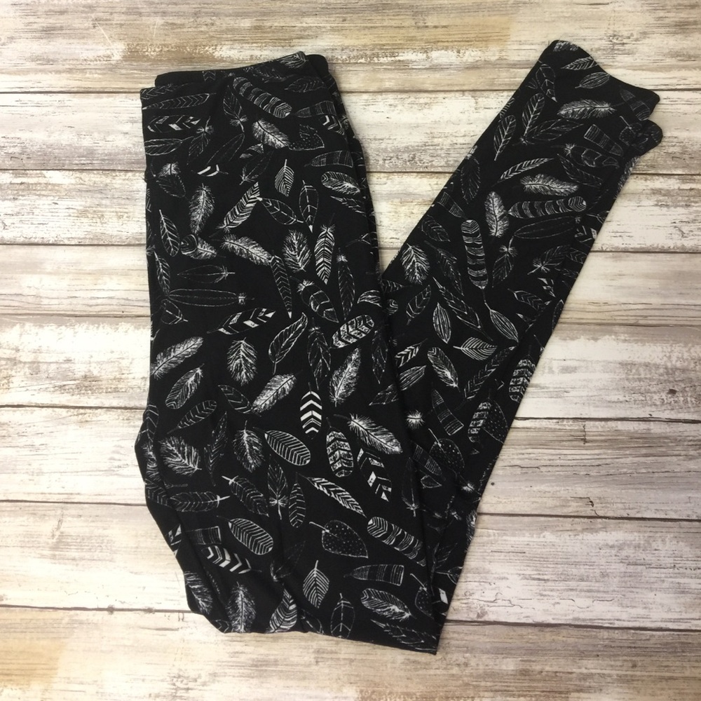 Black and white feathers leggings NWOT