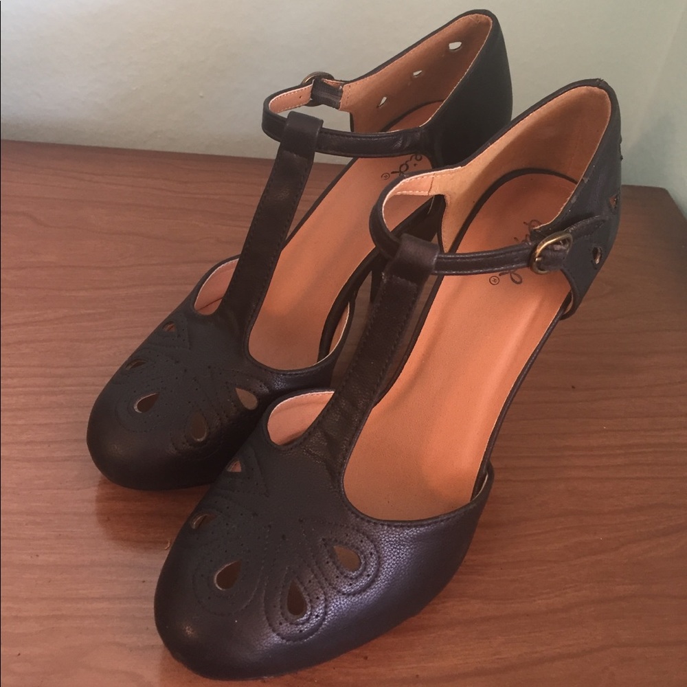 Qupid heels- retro inspired- black