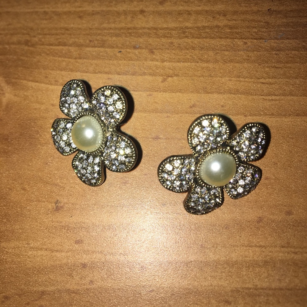 Diamond studded flower with pedal center earrings