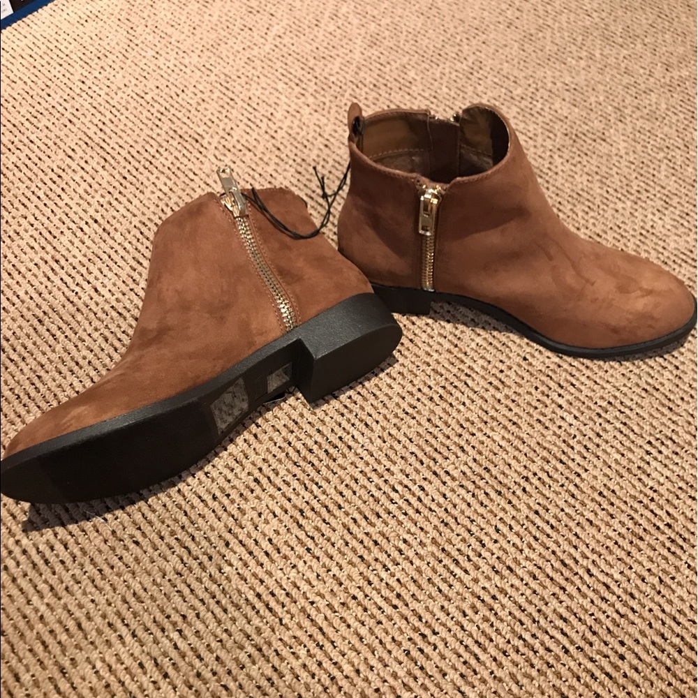 Brown booties w/ side zip
