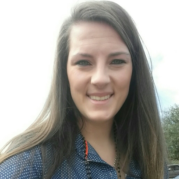 Meet your Posher, Amanda - Picture 2 of 2