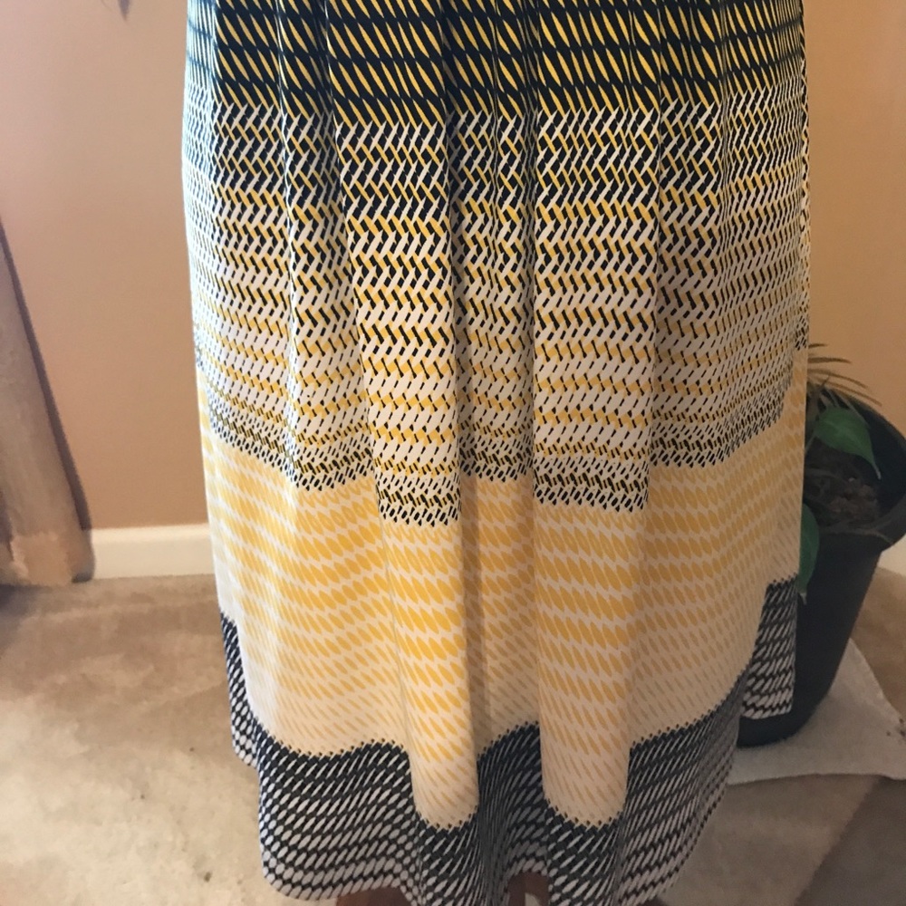 Dress 🌺🌸🌼🌼💐💐 - Picture 3 of 5