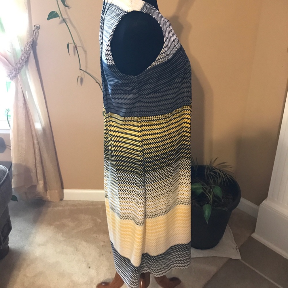 Dress 🌺🌸🌼🌼💐💐 - Picture 4 of 5