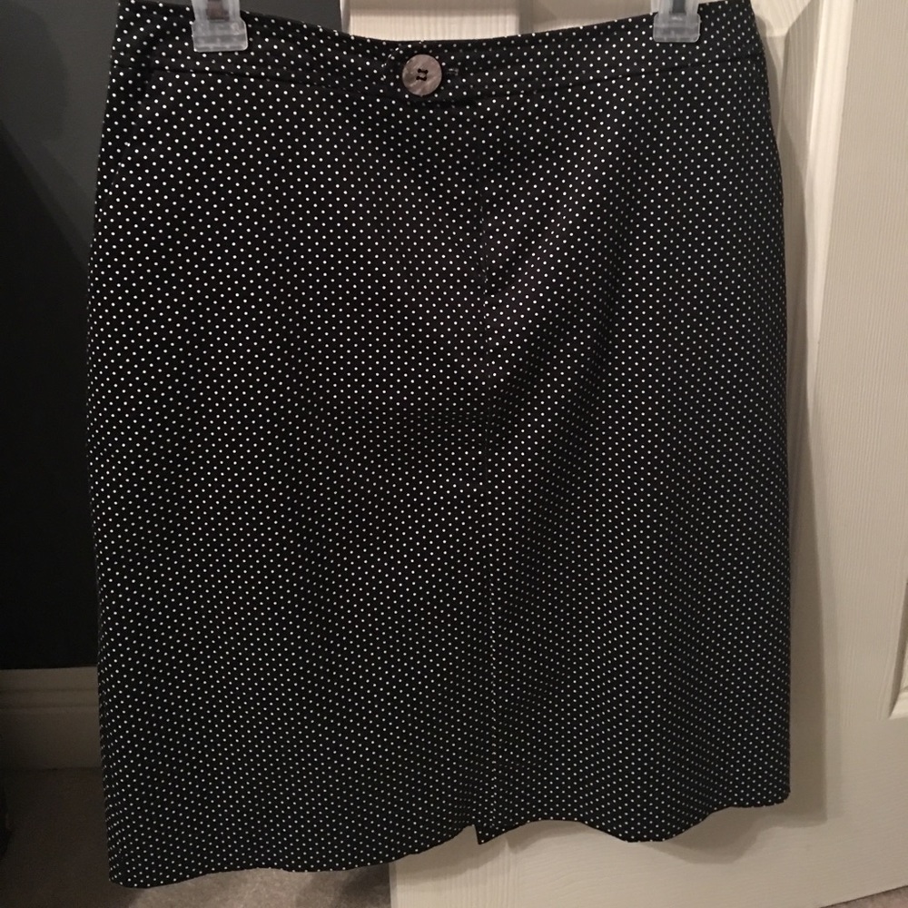 Ladies black &  white polka dot skirt Size 8 Lined