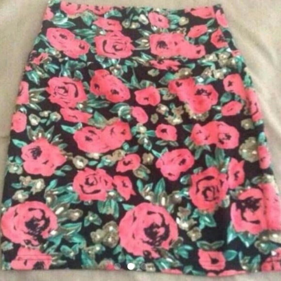 Bundle Polka dot Top, Floral skirt - Picture 3 of 3