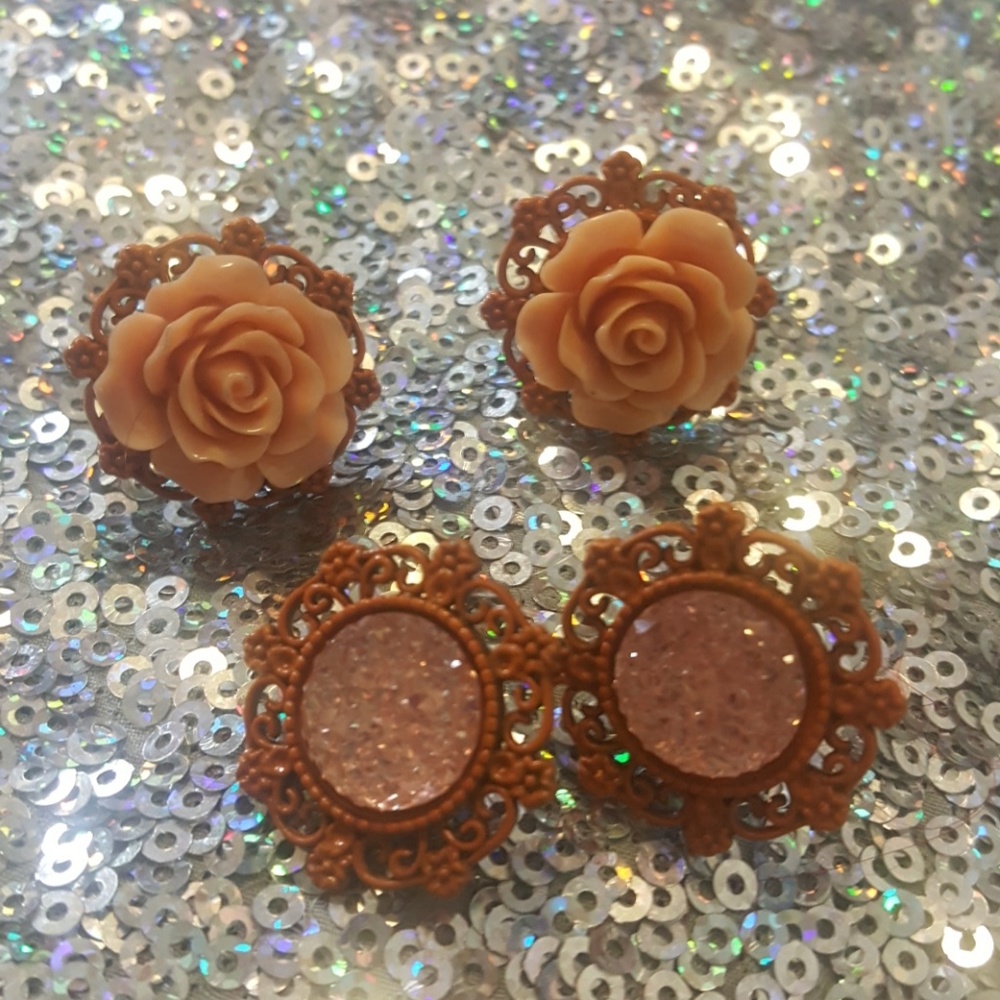 Gorgeous fake plug pin up earrings