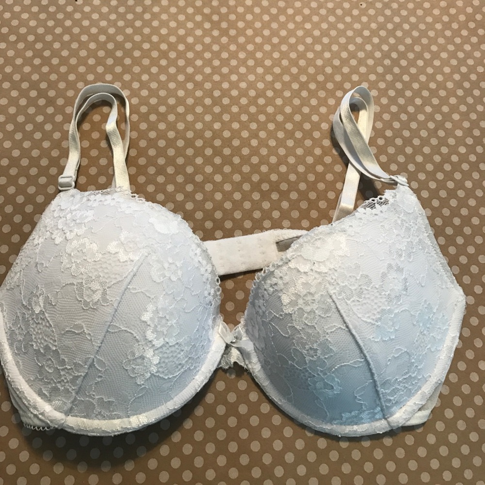 White lacy bra...like new! 👍