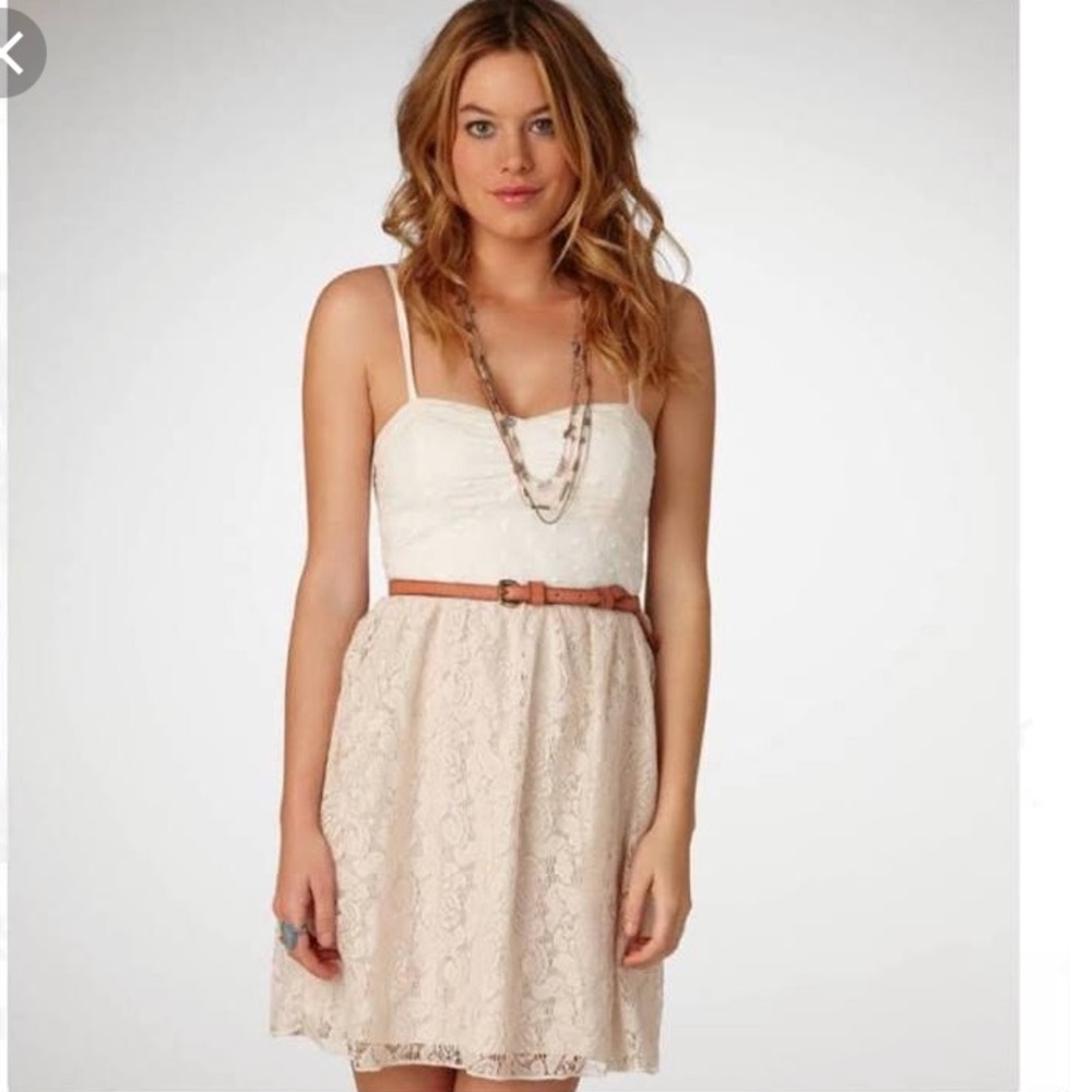 American Eagle lace dress