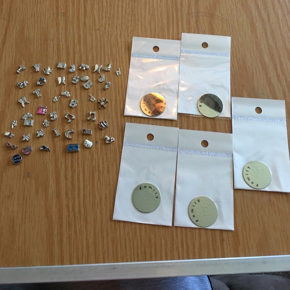 Floating locket bundle