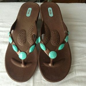 Brown sandals with turquoise gem